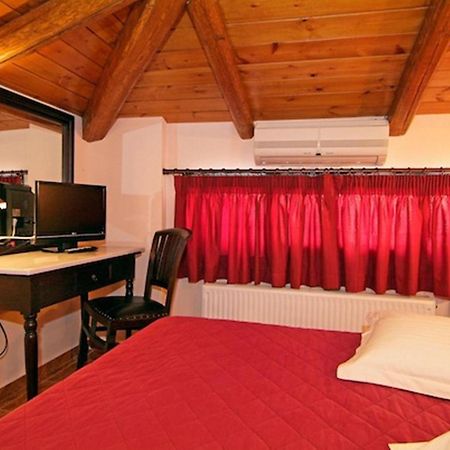 Hotel Varonos Delphi Номер фото