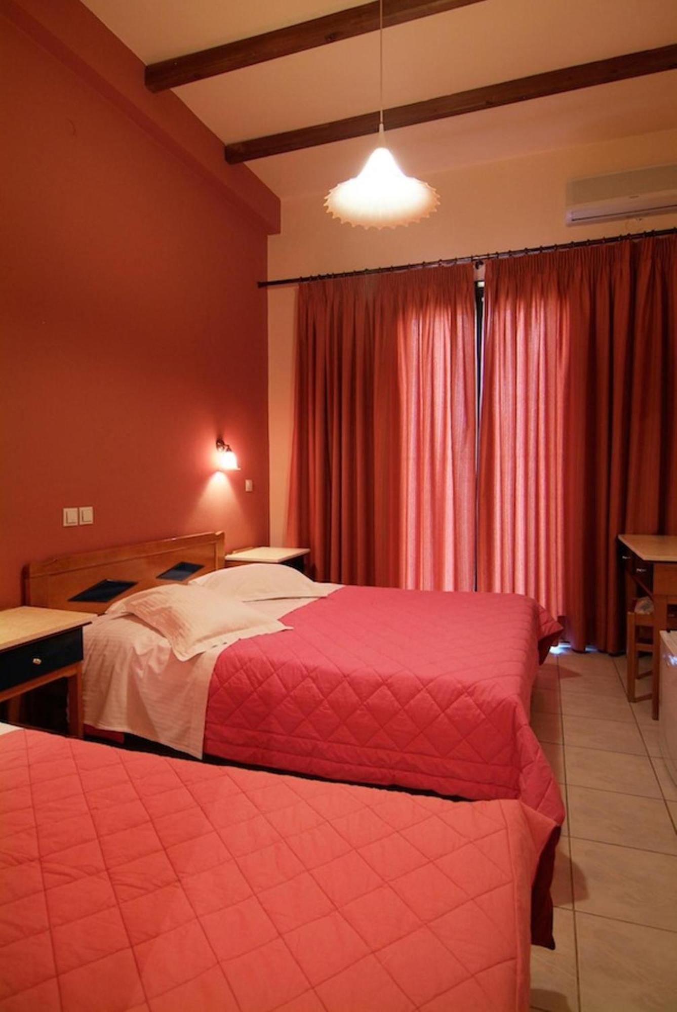 Hotel Varonos Delphi Екстер'єр фото
