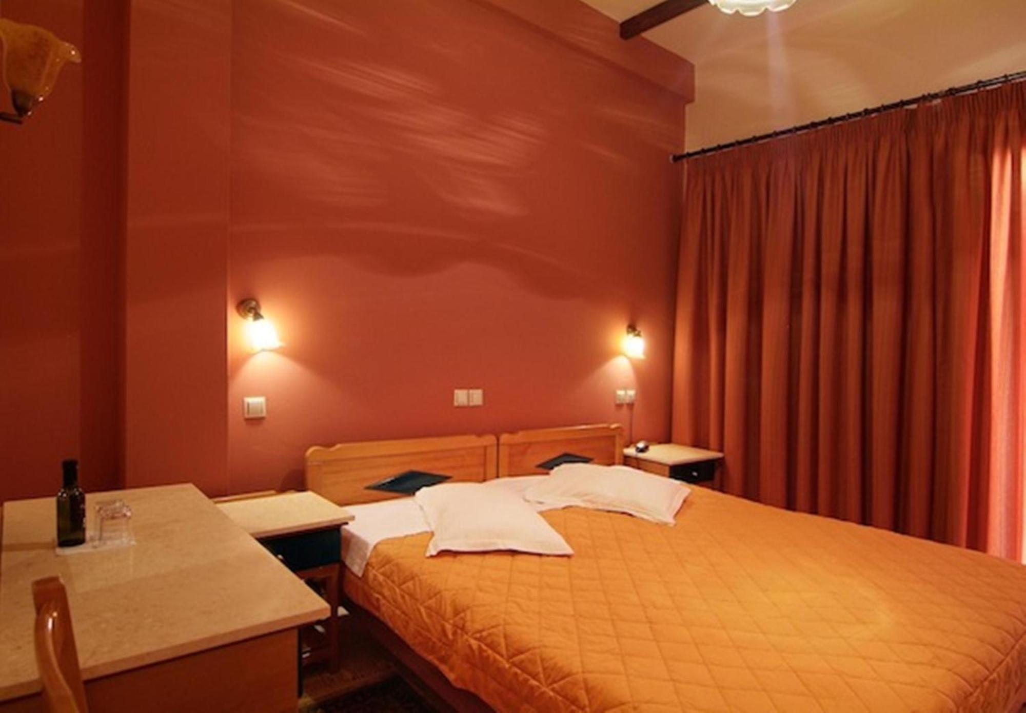 Hotel Varonos Delphi Екстер'єр фото