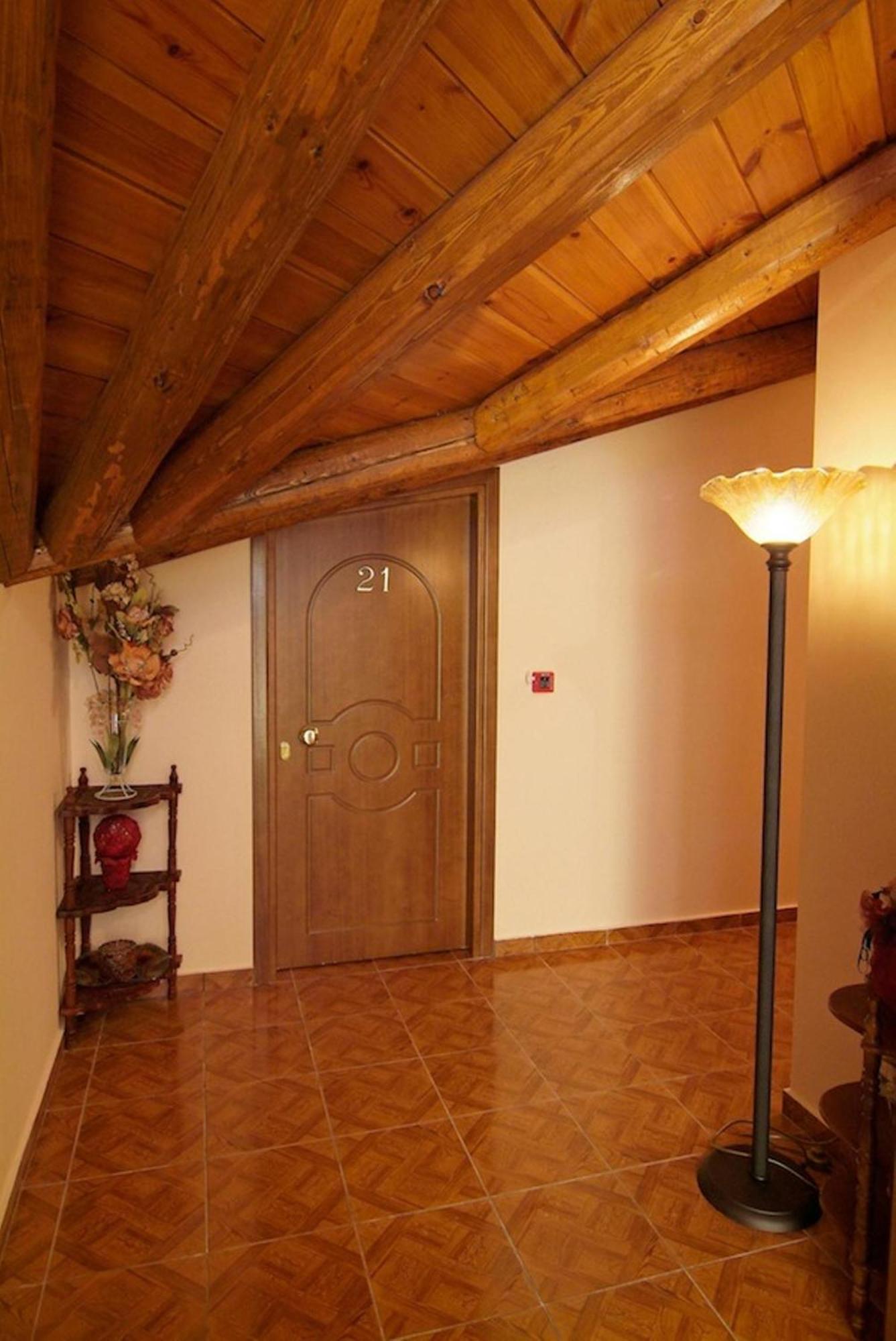 Hotel Varonos Delphi Екстер'єр фото