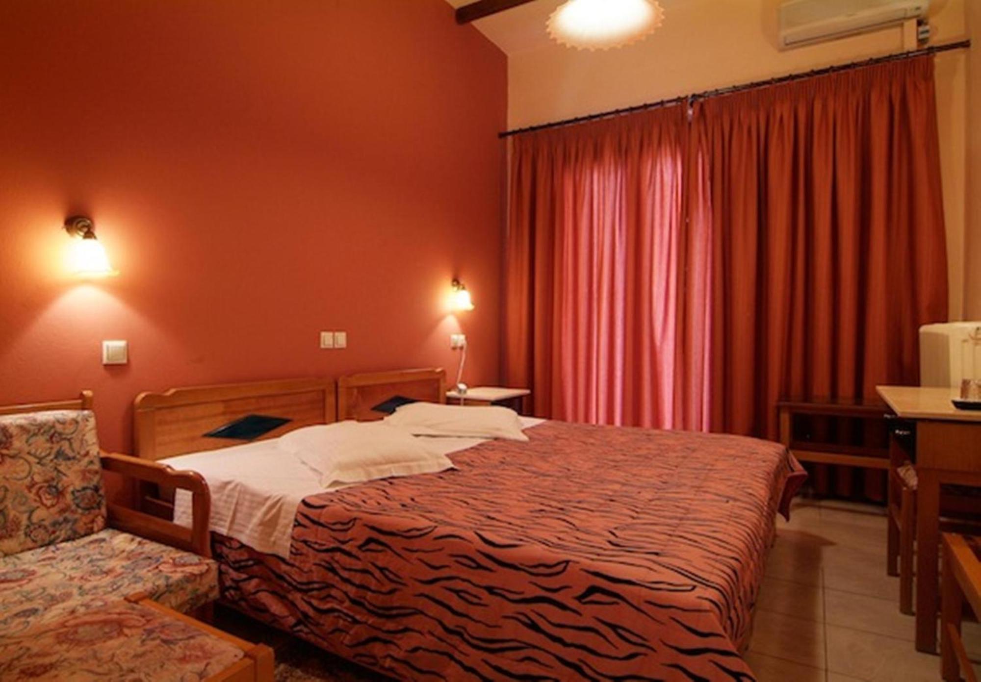 Hotel Varonos Delphi Екстер'єр фото