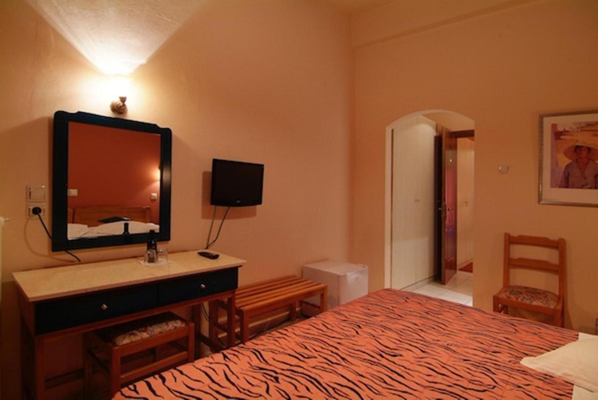 Hotel Varonos Delphi Екстер'єр фото