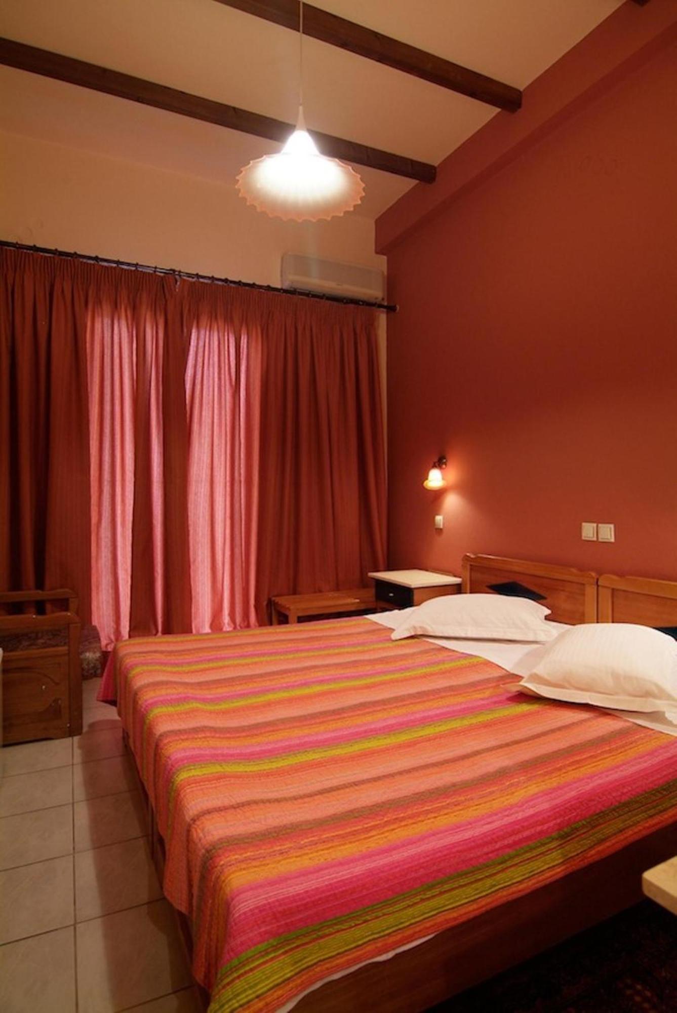 Hotel Varonos Delphi Екстер'єр фото