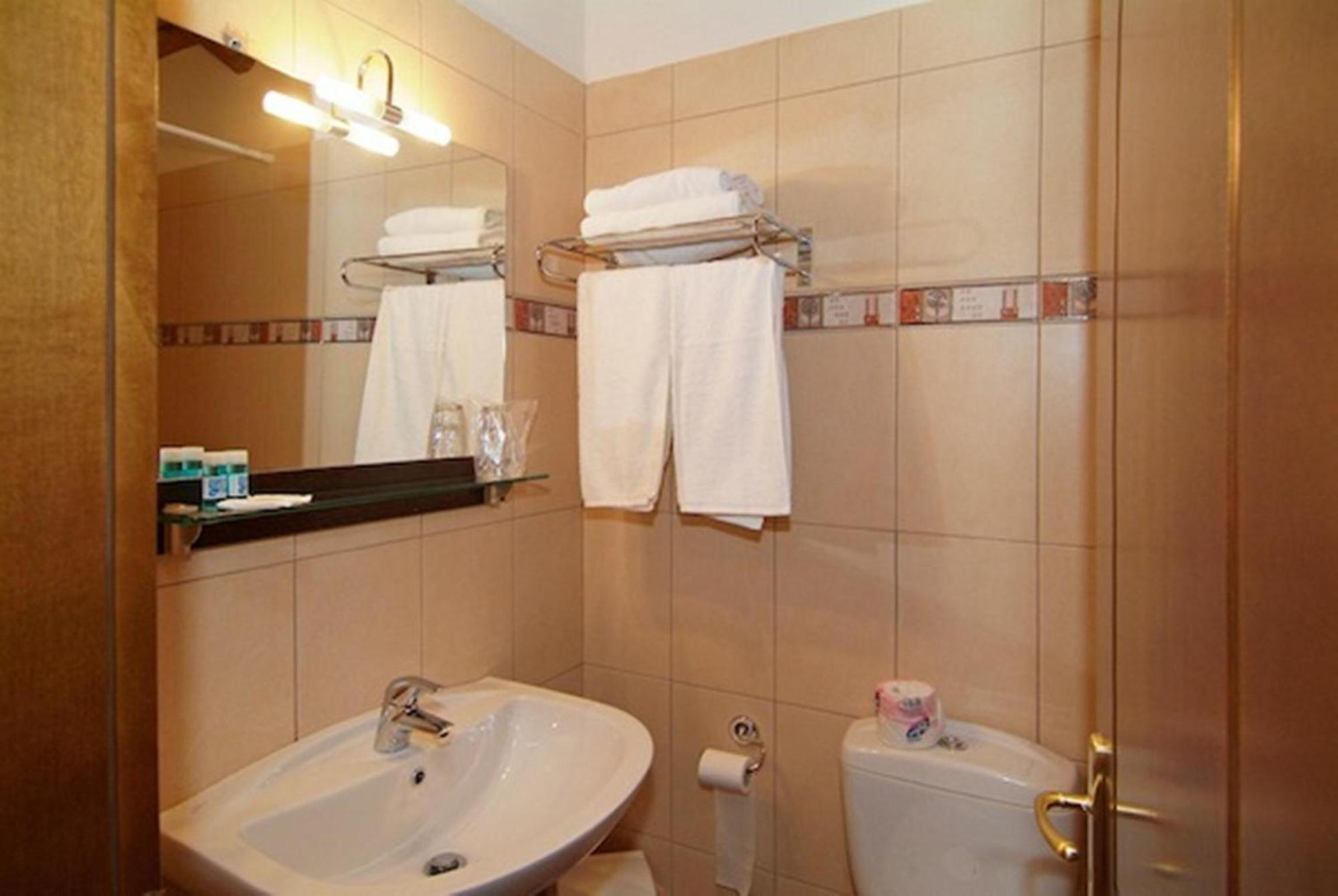 Hotel Varonos Delphi Екстер'єр фото