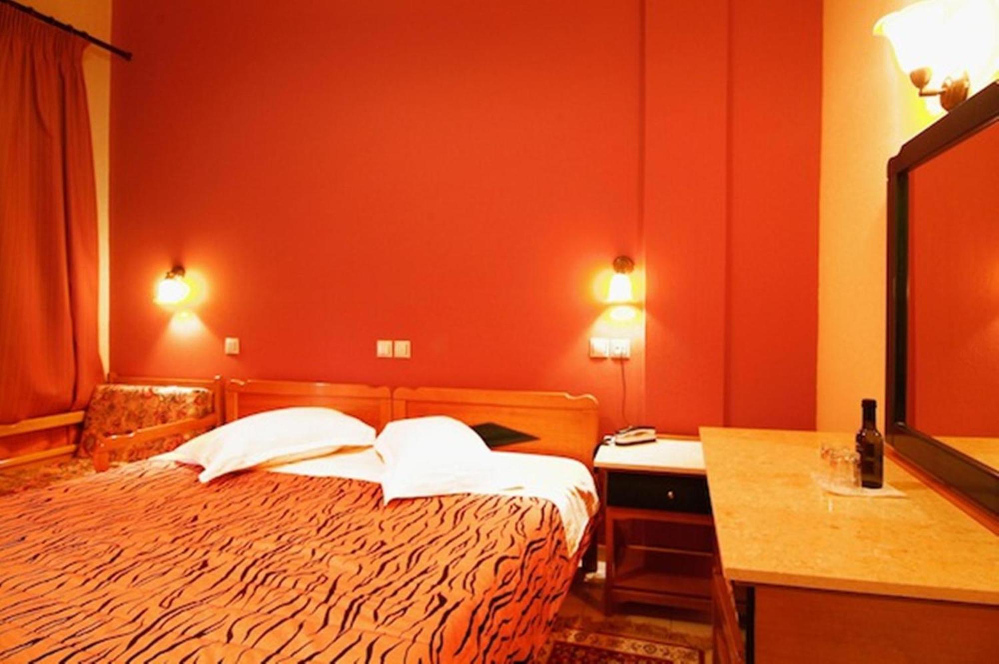 Hotel Varonos Delphi Екстер'єр фото