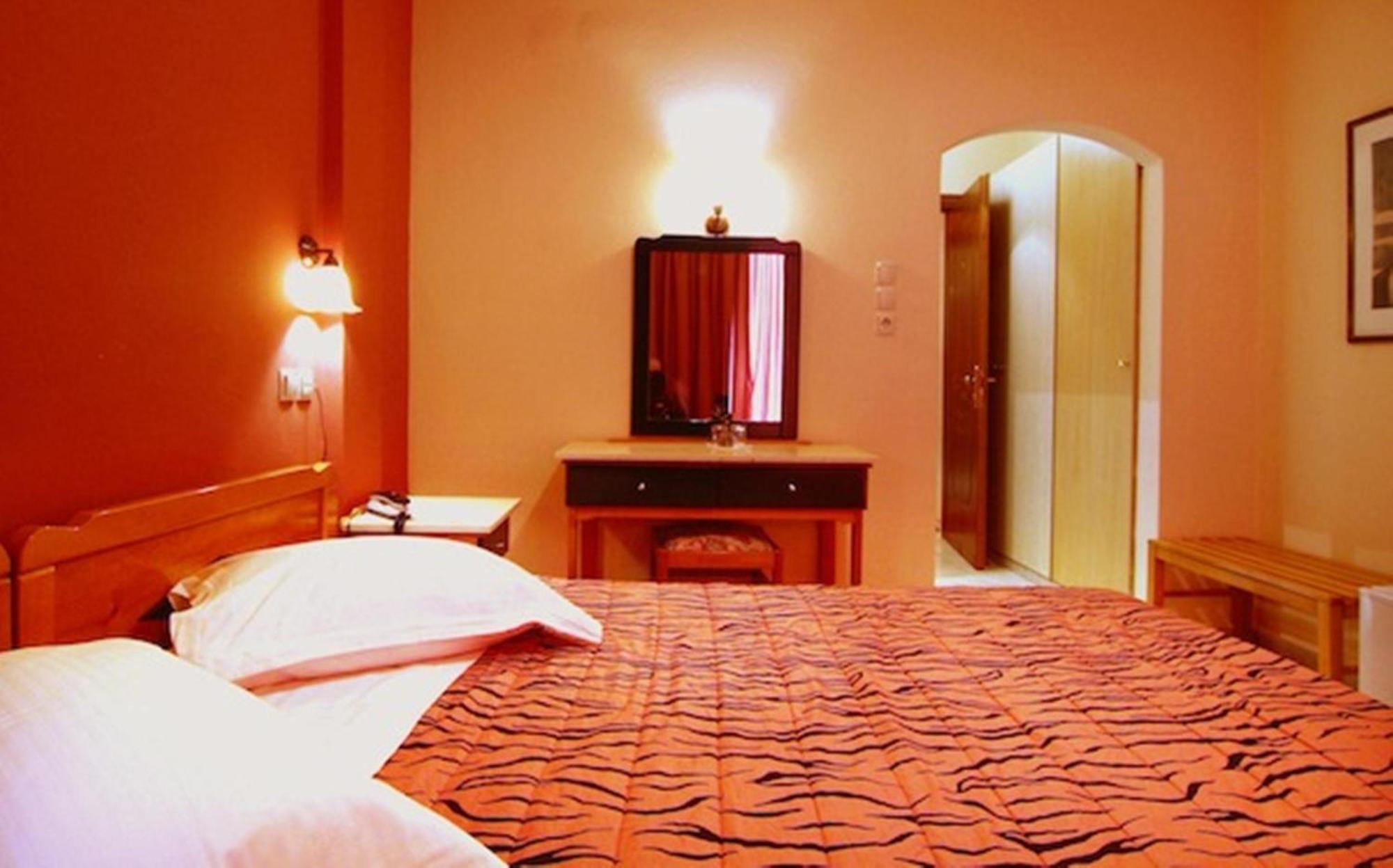 Hotel Varonos Delphi Екстер'єр фото