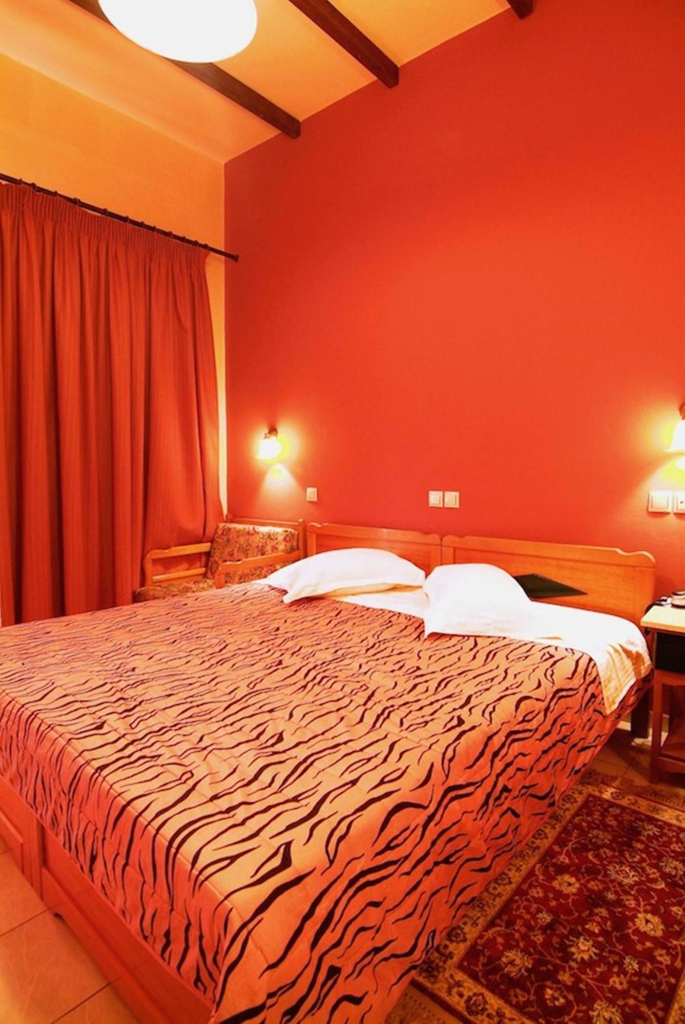 Hotel Varonos Delphi Екстер'єр фото