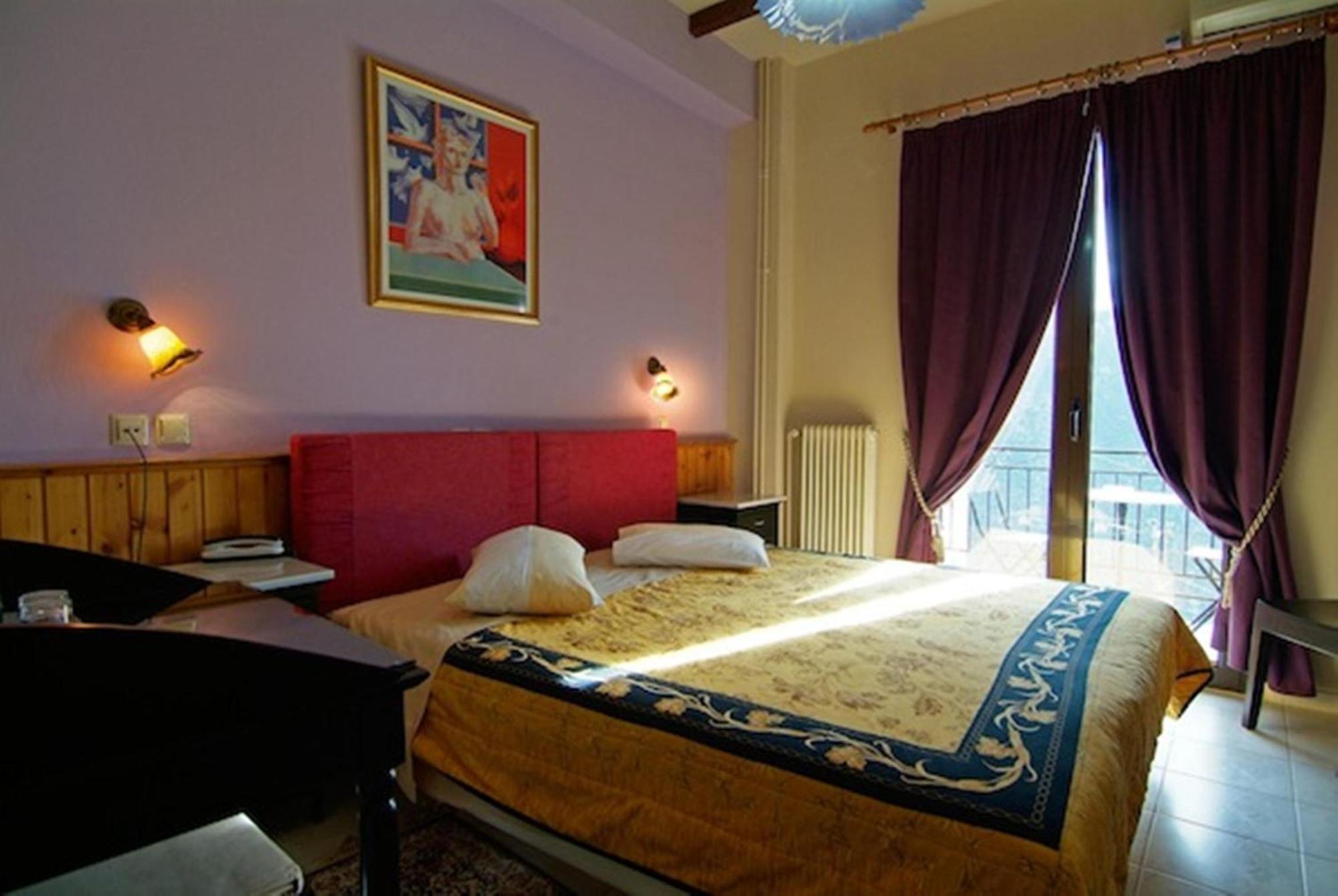 Hotel Varonos Delphi Екстер'єр фото