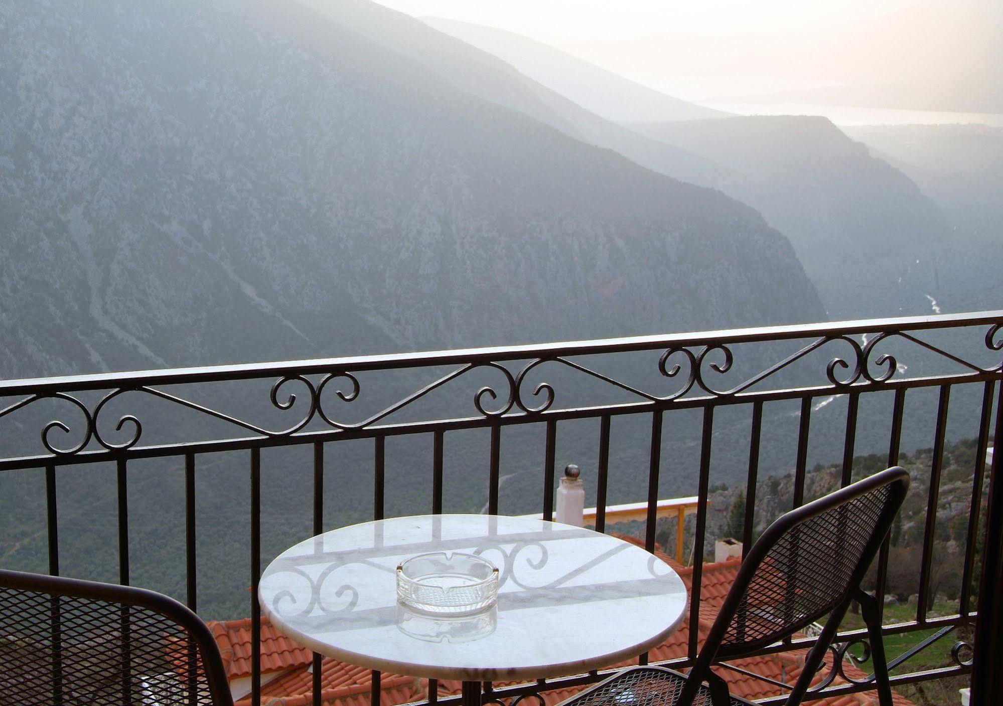 Hotel Varonos Delphi Екстер'єр фото