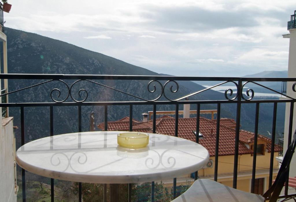 Hotel Varonos Delphi Номер фото