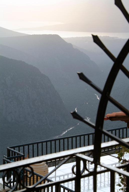 Hotel Varonos Delphi Номер фото